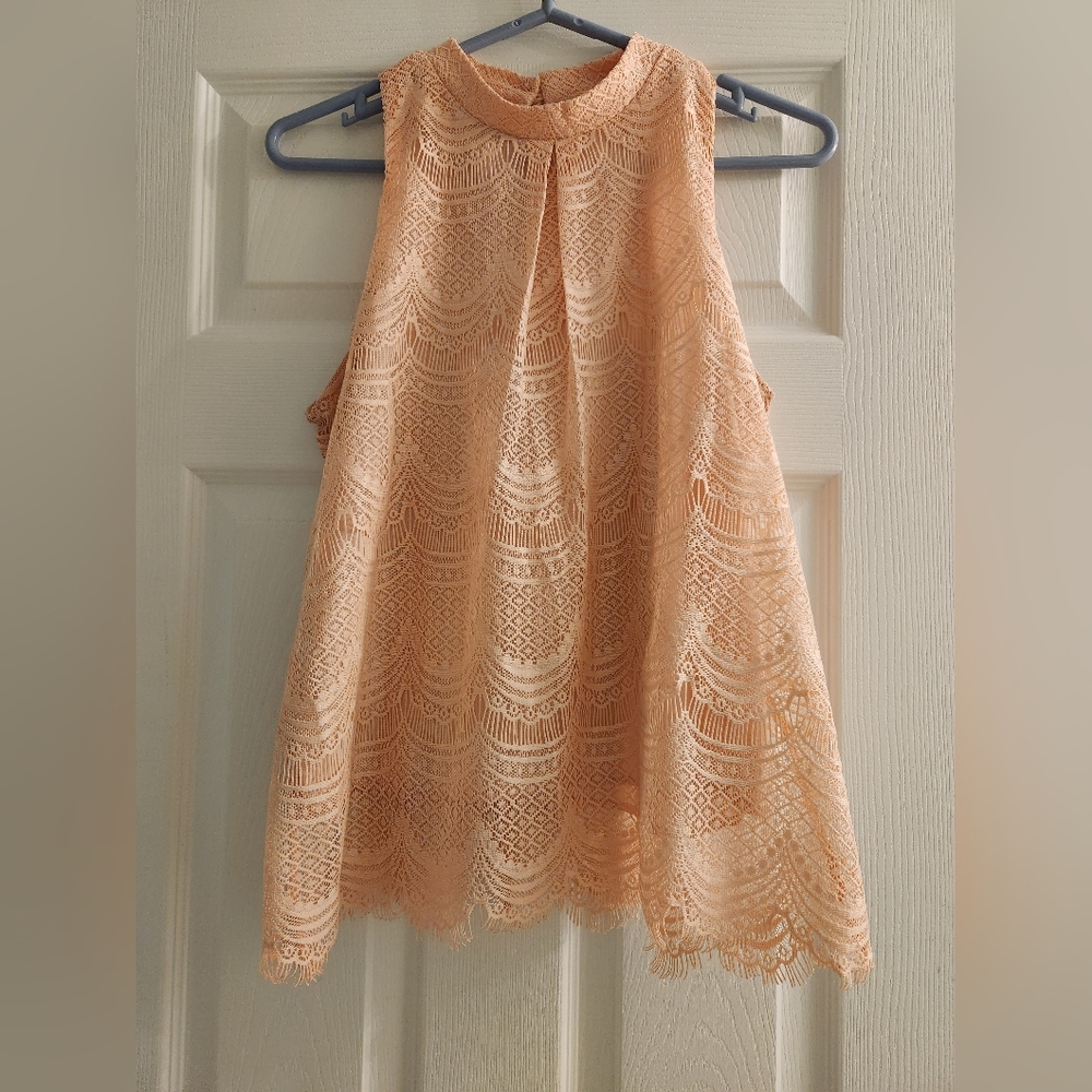 What a romantic and classy top. Two pearl button neck closure. Scalloped